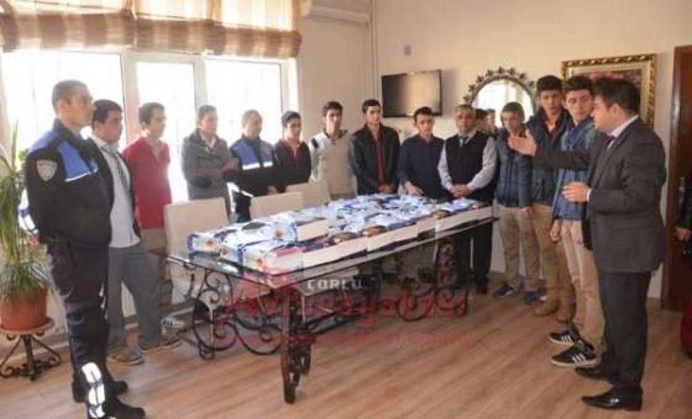 Çorlu Emniyetinden Öğrencilere Kitap