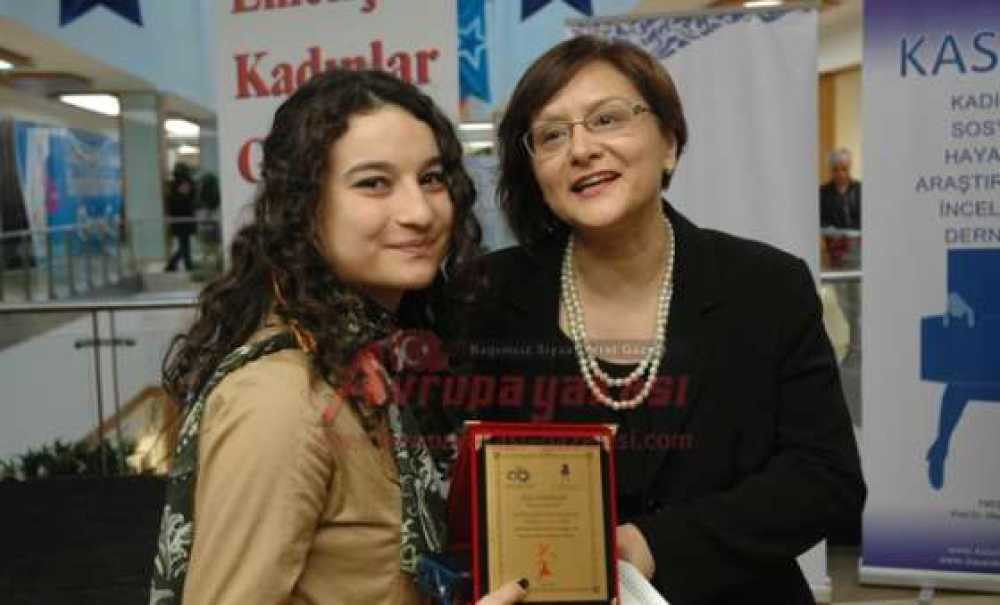 Gizli Kalemler Ödüllendirildi