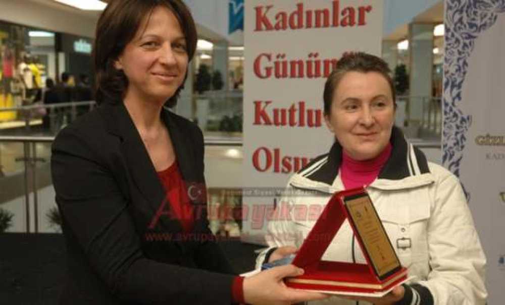 Gizli Kalemler Ödüllendirildi