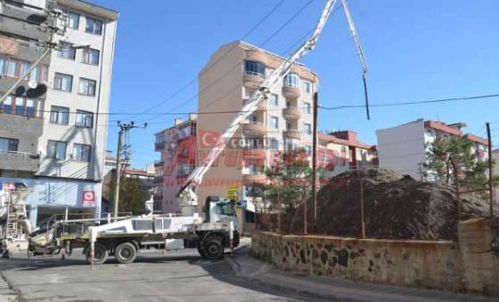 Gençlik Merkezinin Yapım Çalışmaları Sürüyor