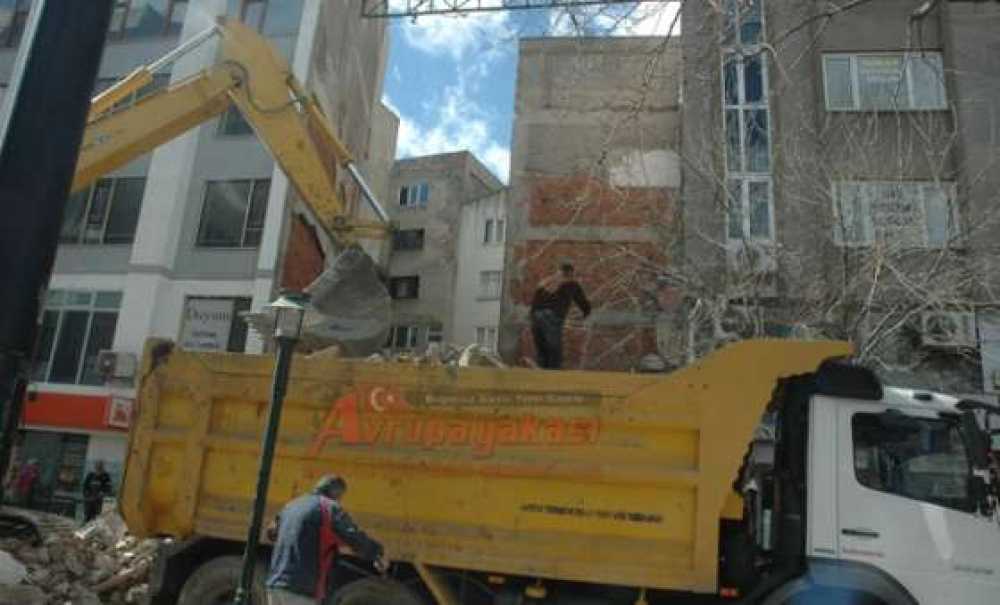 Çorlu'da Tehlikeli Yıkım