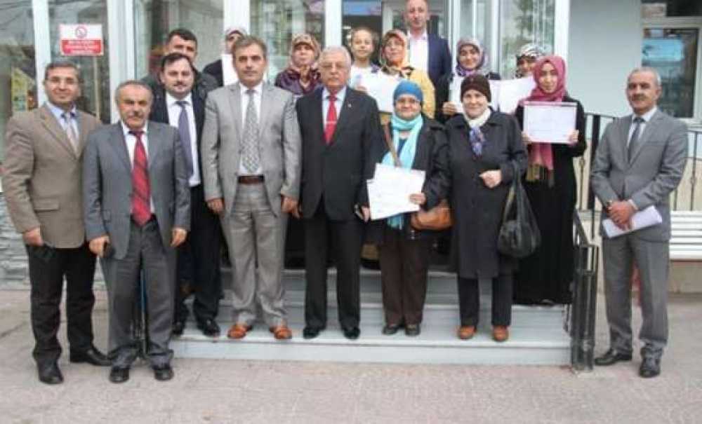 Cenaze Yıkama Kursunu Bitirenlere Sertifikaları Verildi