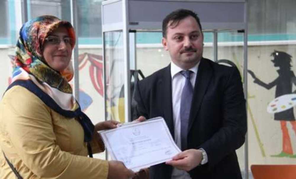 Cenaze Yıkama Kursunu Bitirenlere Sertifikaları Verildi