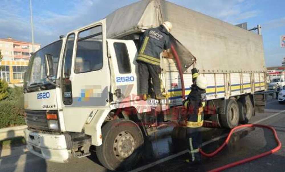 Seyir Halindeki Kamyon Alev Aldı