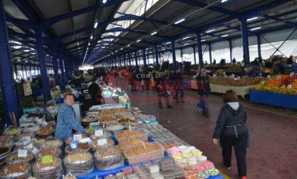 Dışarıda Yağmur Var Pazar Yerinde Yok