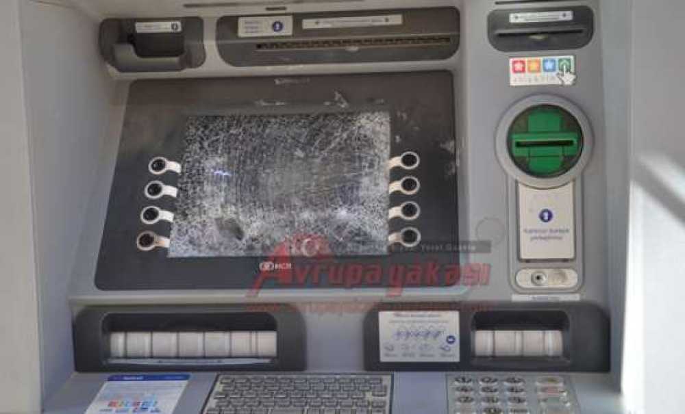 Maaşı Yatmayınca Atm'leri Kırdı