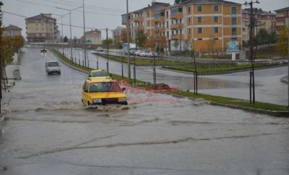 Yollar Göle Döndü