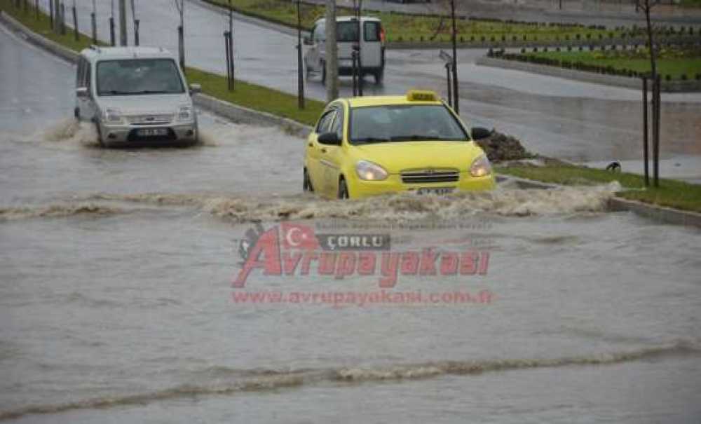 Yollar Göle Döndü