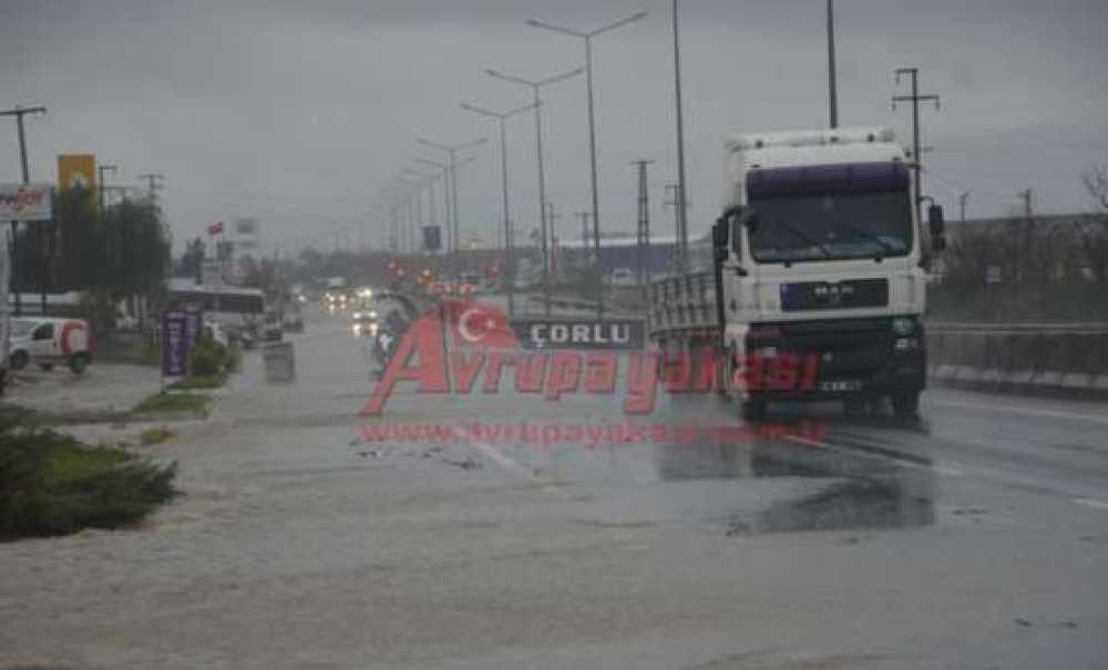 Yollar Göle Döndü