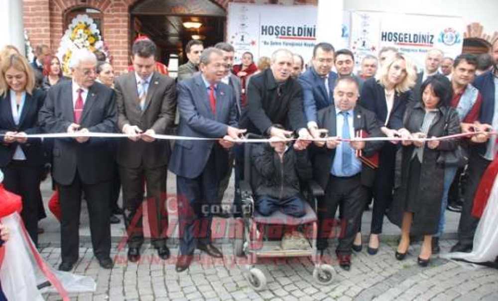 Engelleri Aşalım Sevgide Buluşalım Adlı Sergi Açıldı