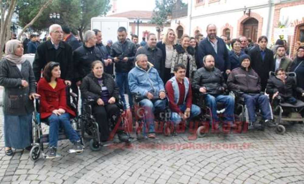 Engelleri Aşalım Sevgide Buluşalım Adlı Sergi Açıldı