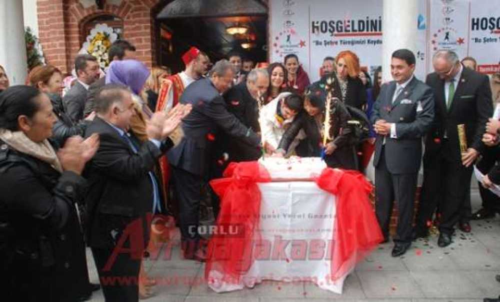 Engelleri Aşalım Sevgide Buluşalım Adlı Sergi Açıldı