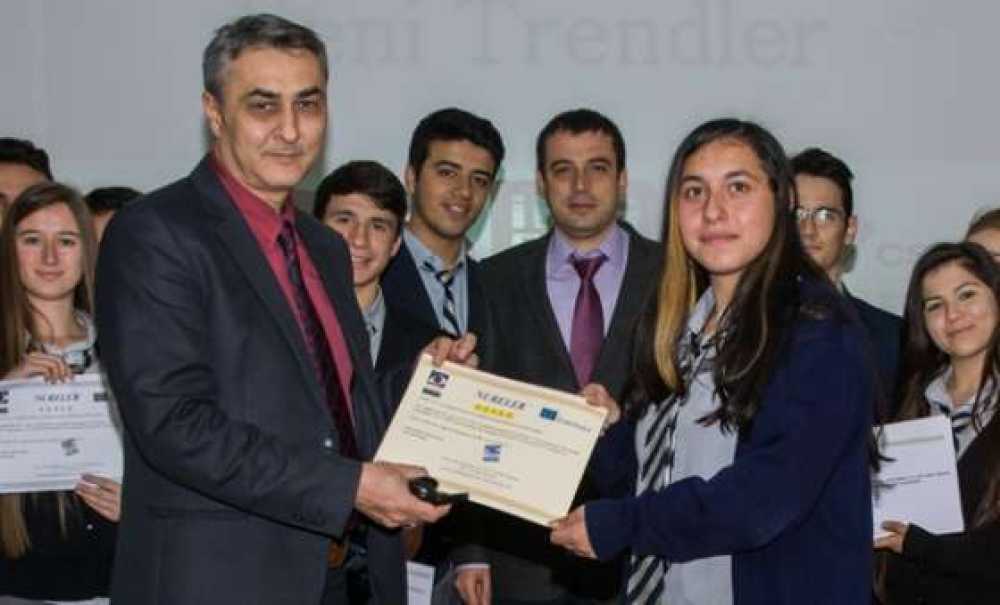 Ulusal Ajans Projesine Katılan Öğrencilere Sertifikaları Verildi