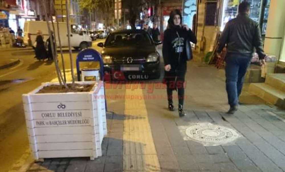 Engellilere Bir Engel De Duyarsız Sürücüler Çıkarıyor