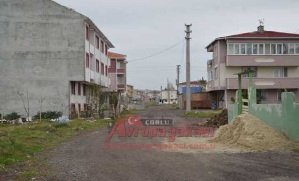 Mahalleli Kilit Parke Taşı Veya Asfalt İstiyor