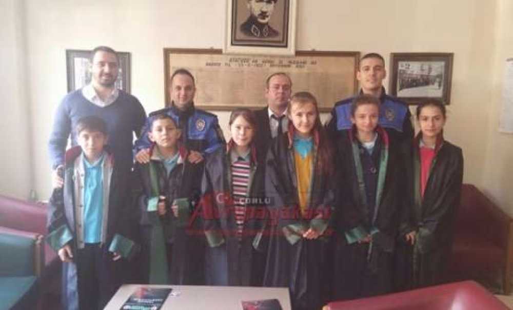 Tdp Cumhuriyet Ortaokulu Öğrencileri Avukatlarla Buluşturdu