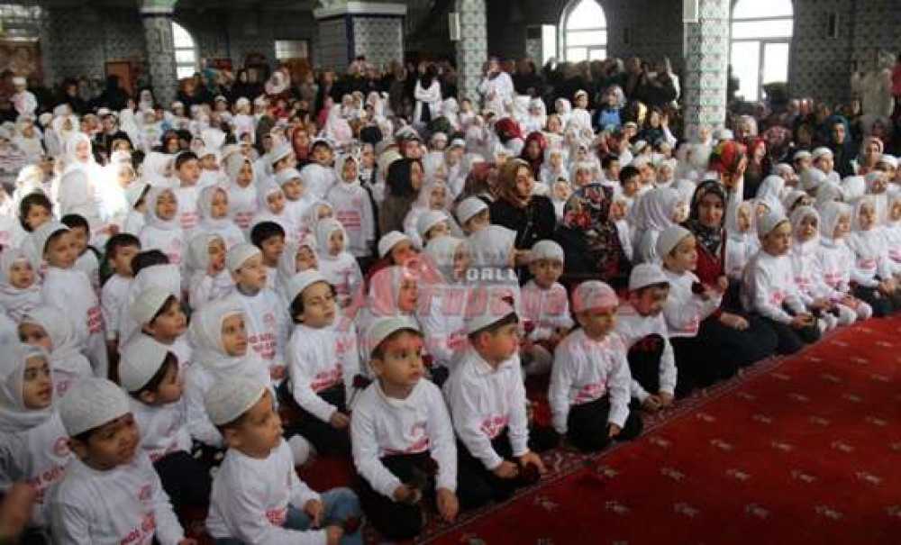 Minik Kalpler Peygamber Sevgisi`nde Buluştu