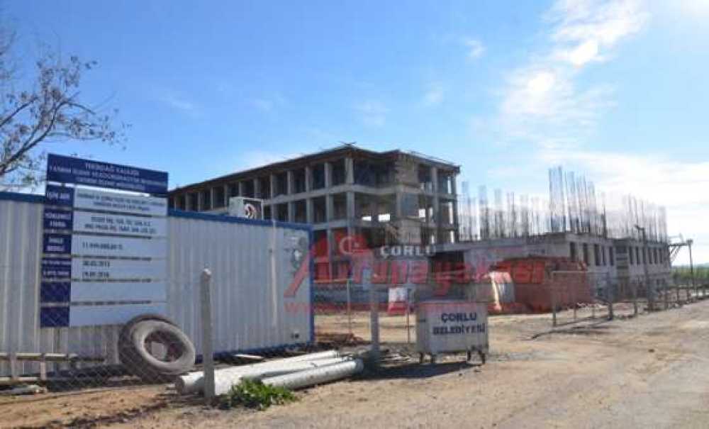 Çorlu Endüstri Meslek Lisesi'nin Yapımı Sürüyor
