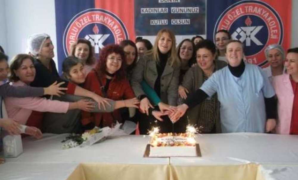 Özel Trakya Kolejinde Sürpriz Kutlama