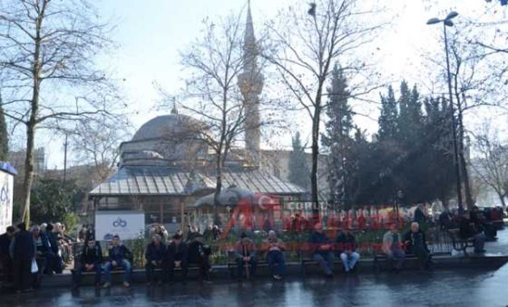 Güneşi Gören Çorlulular Meydan Ve Parkları Doldurdu