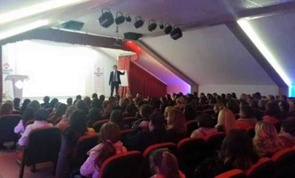 Eğitim Bilimci Ve Yazar Özgür Bolat Çorlu Bahçeşehir Koleji Velileri Ile Buluştu