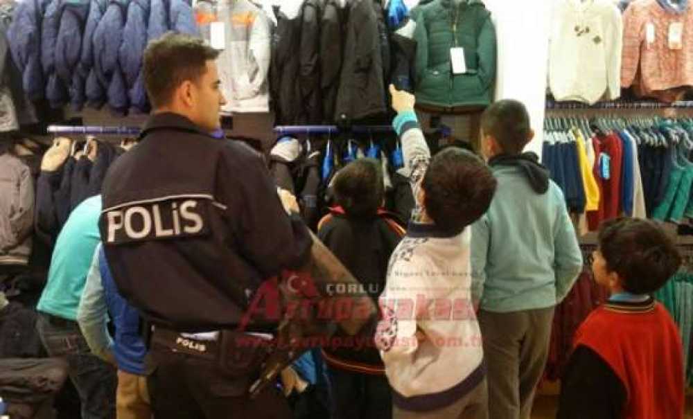 Emniyetten Öğrencilere Yeni Yıl Hediyesi