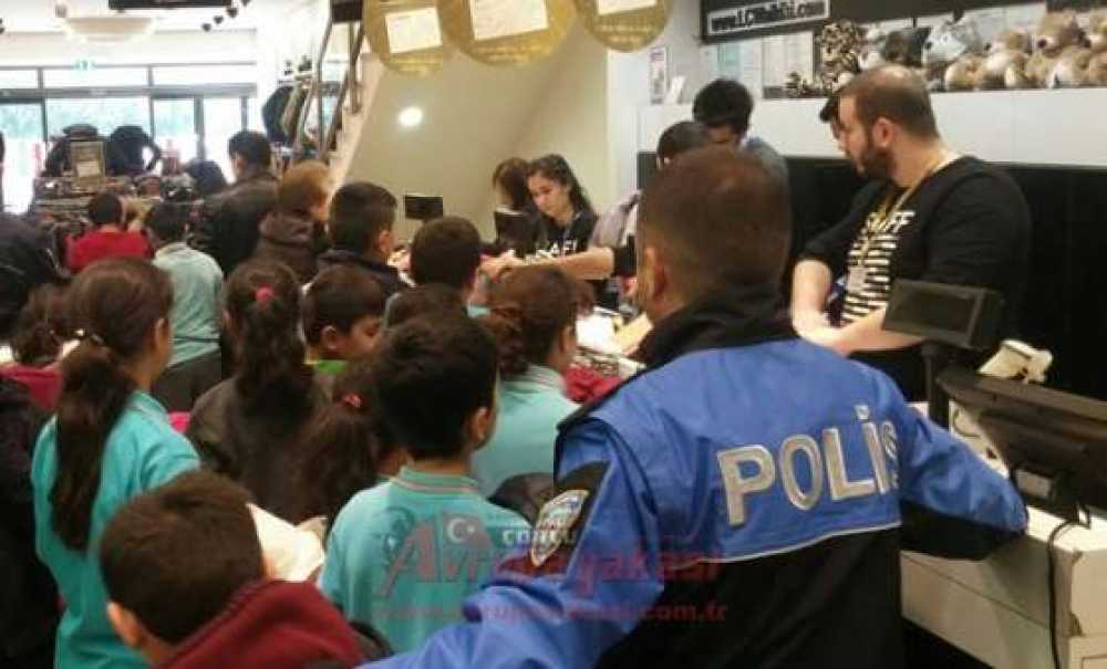 Emniyetten Öğrencilere Yeni Yıl Hediyesi