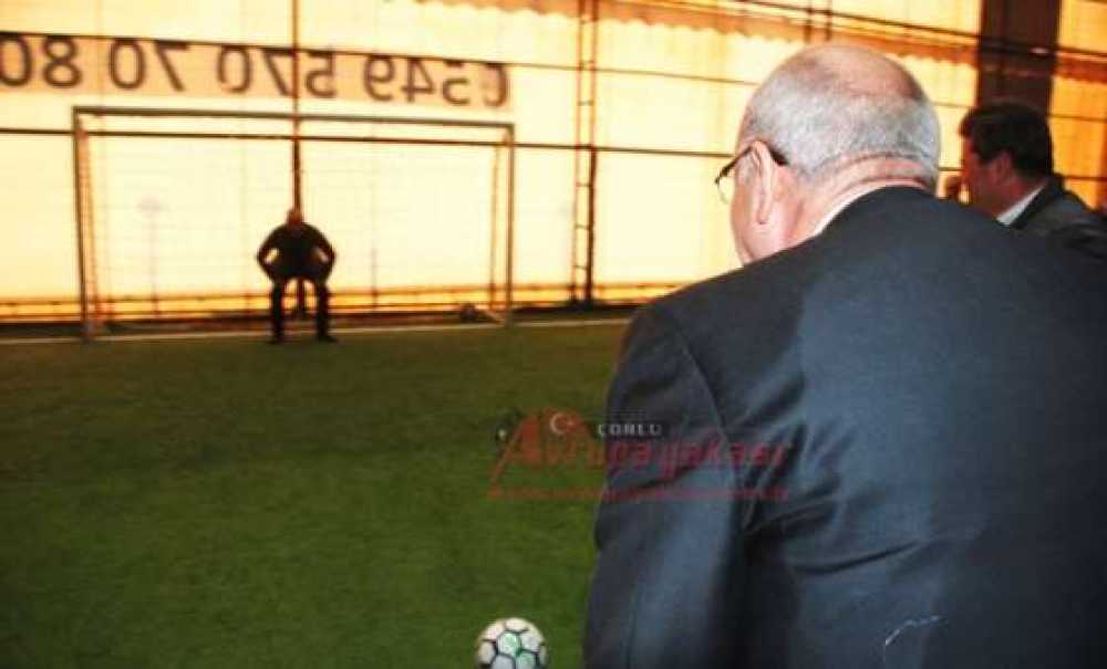 Ak Partili Vekiller Yeşil Sahada Kapıştı