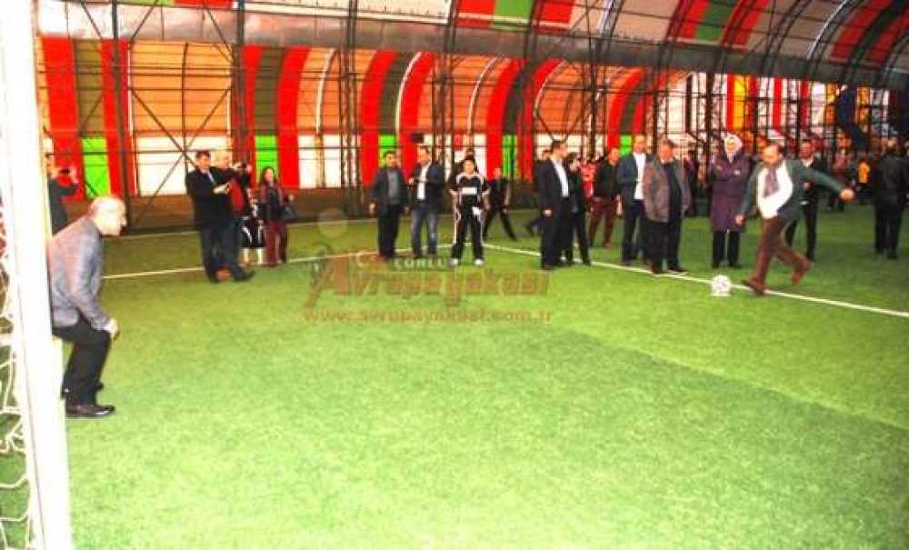 Ak Partili Vekiller Yeşil Sahada Kapıştı