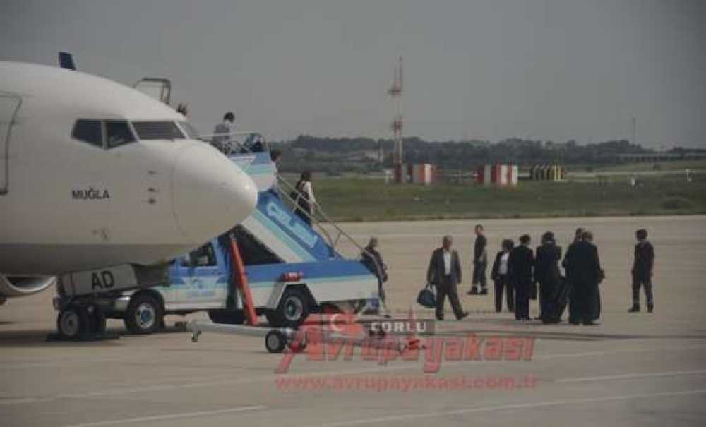 Atatürk Havalimanı Kapanınca Uçaklar Çorlu`ya Yönlendirildi