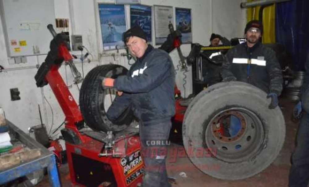 Oto Lastikçilerde Kış Lastiği Mesaisi