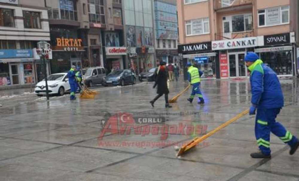 Temizlik Ekiplerinden Yoğun Mesai