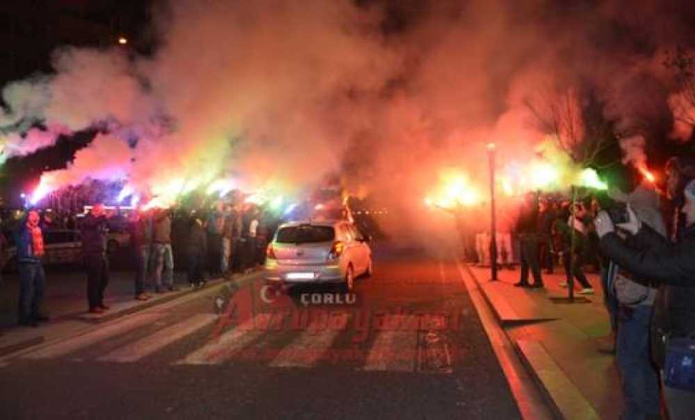 Çorluspor 1947 Taraftarlarından Yeni Yaş Kutlaması