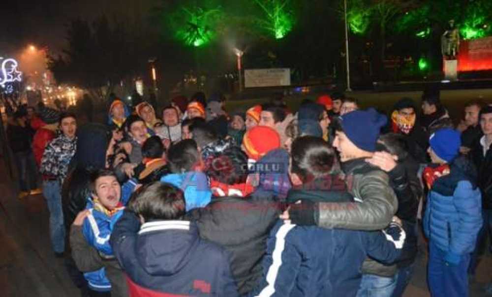 Çorluspor 1947 Taraftarlarından Yeni Yaş Kutlaması