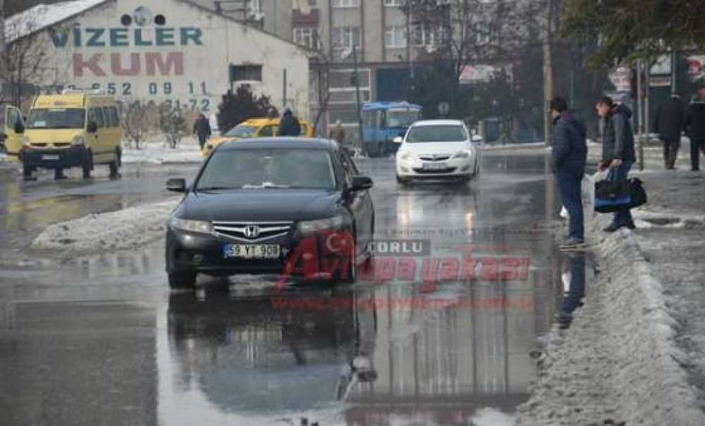 Kar Gitti Çamur Geldi