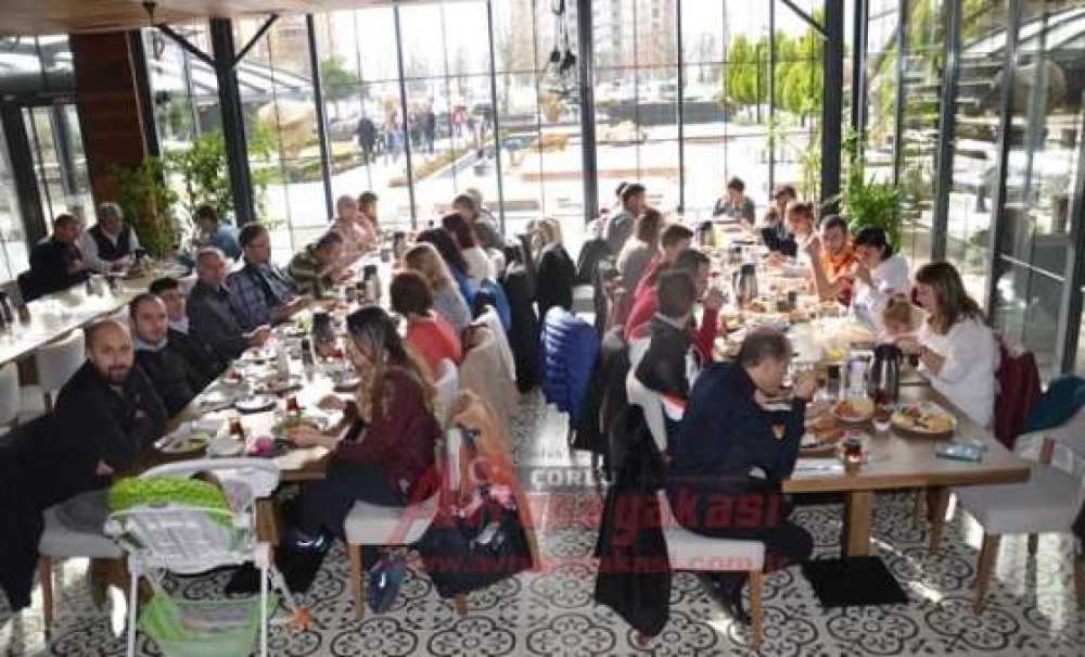 Çorlu Gazeteciler Derneği Kahvaltıda Buluştu