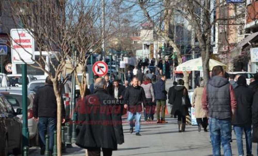 Güneşli Hava Yüzleri Güldürdü