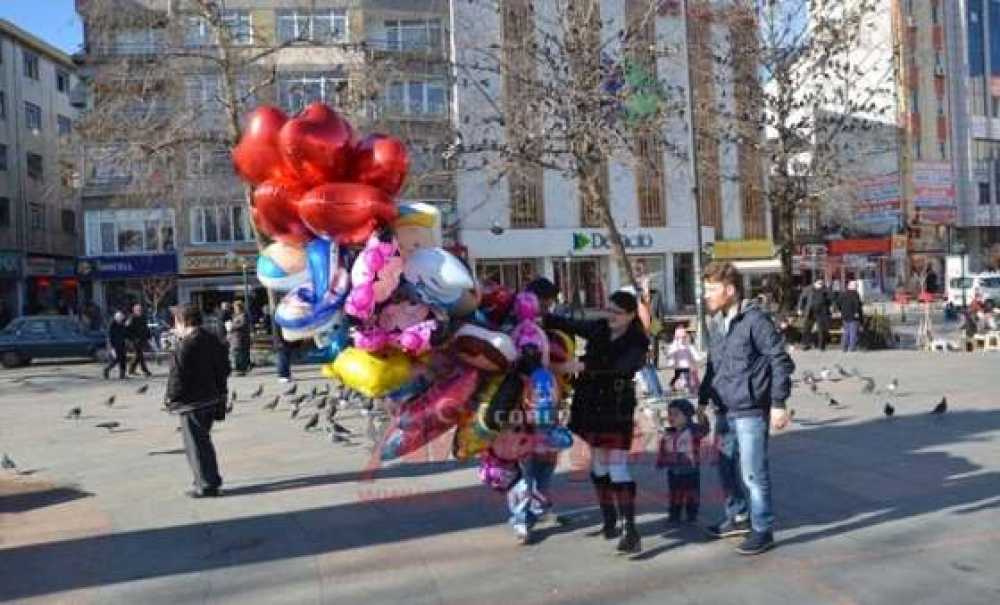 Güneşli Hava Yüzleri Güldürdü