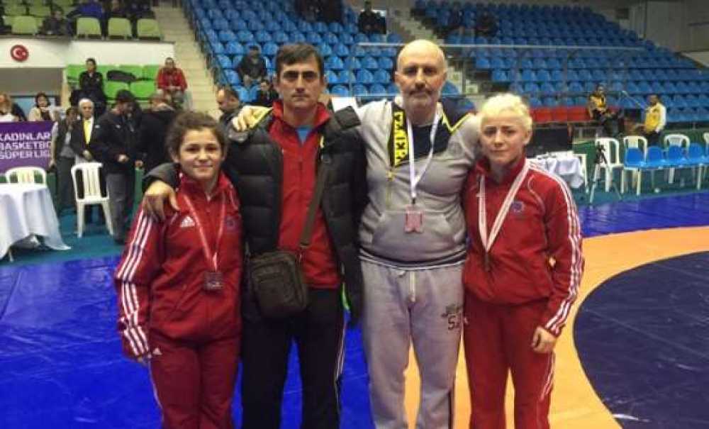 Milli Güreşçilerimiz Edirne'den Dereceyle Döndü