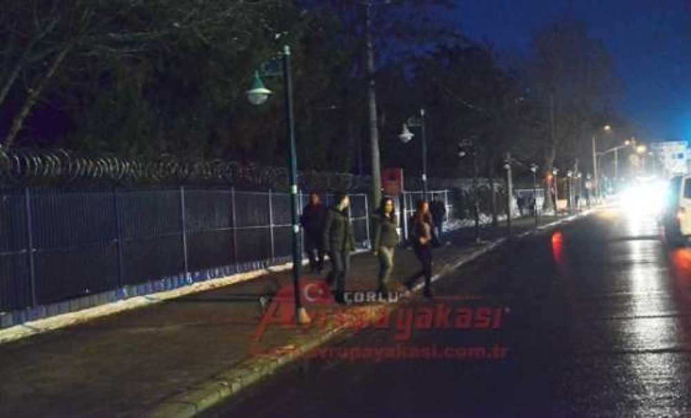 Omurtak Caddesi Zifiri Karanlık