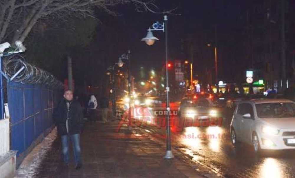 Omurtak Caddesi Zifiri Karanlık