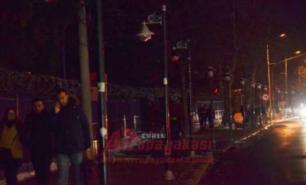 Omurtak Caddesi Zifiri Karanlık