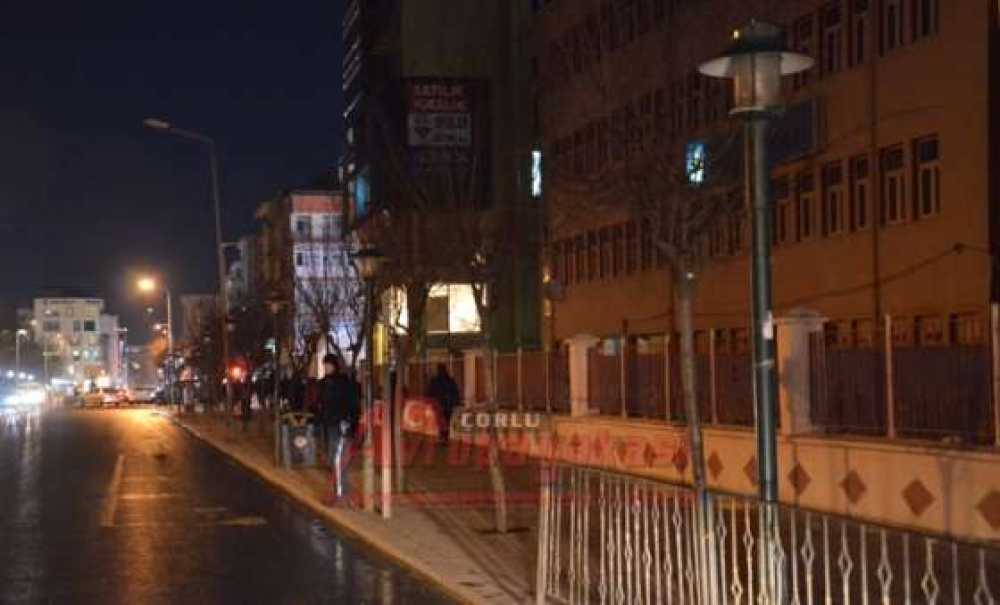 Omurtak Caddesi Zifiri Karanlık