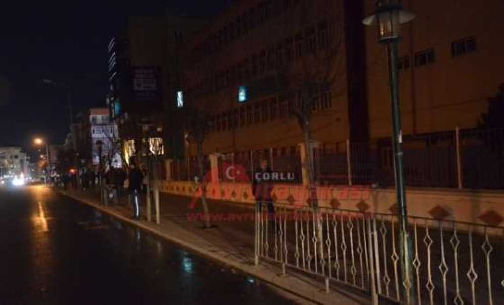 Omurtak Caddesi Zifiri Karanlık