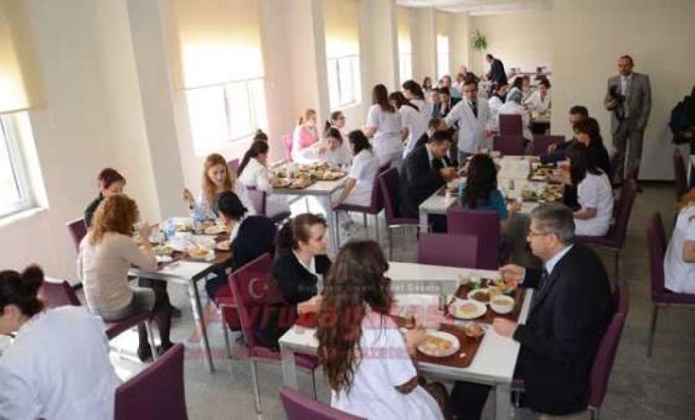 Vali Yerlikaya Tıp Bayramını Sağlık Çalışanları Ile Kutladı