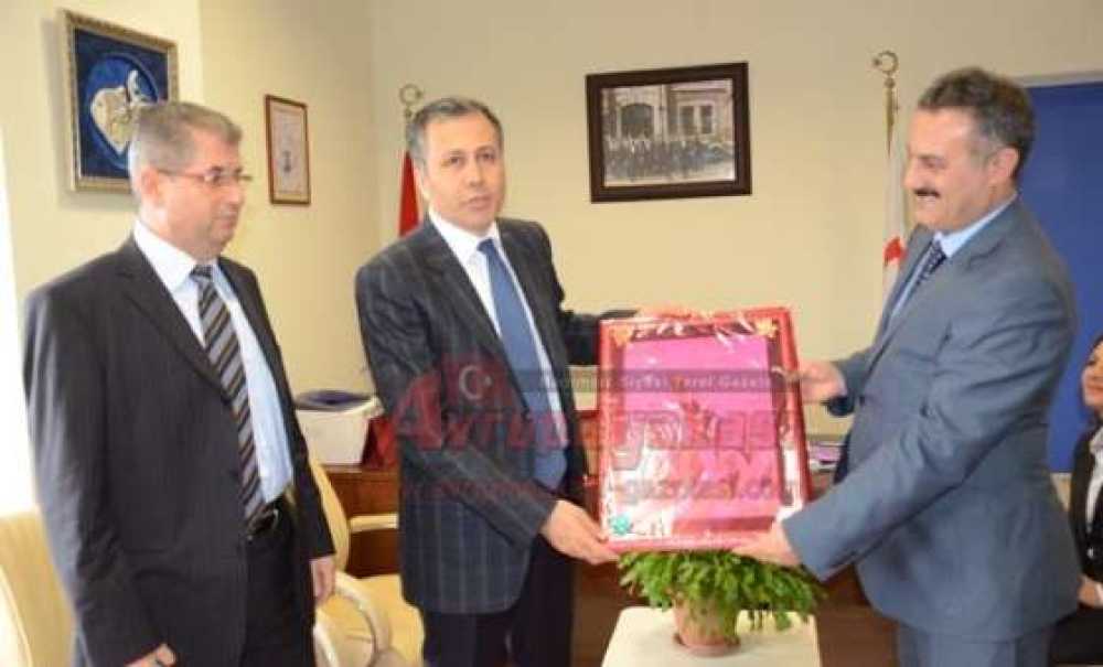 Vali Yerlikaya Tıp Bayramını Sağlık Çalışanları Ile Kutladı