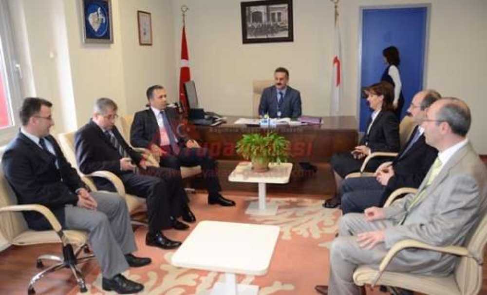 Vali Yerlikaya Tıp Bayramını Sağlık Çalışanları Ile Kutladı