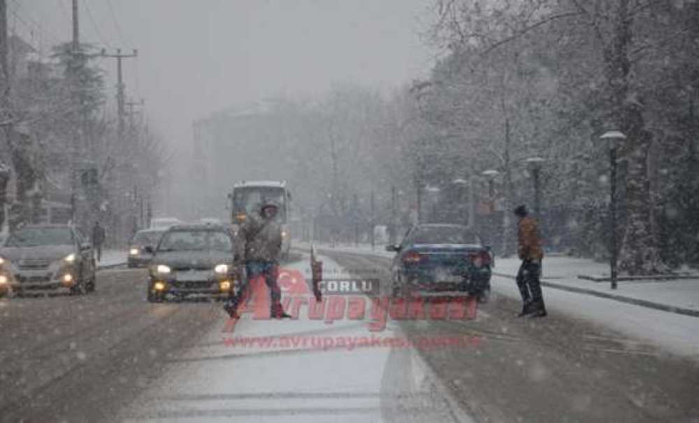 Çorlu Güne Karla Başladı