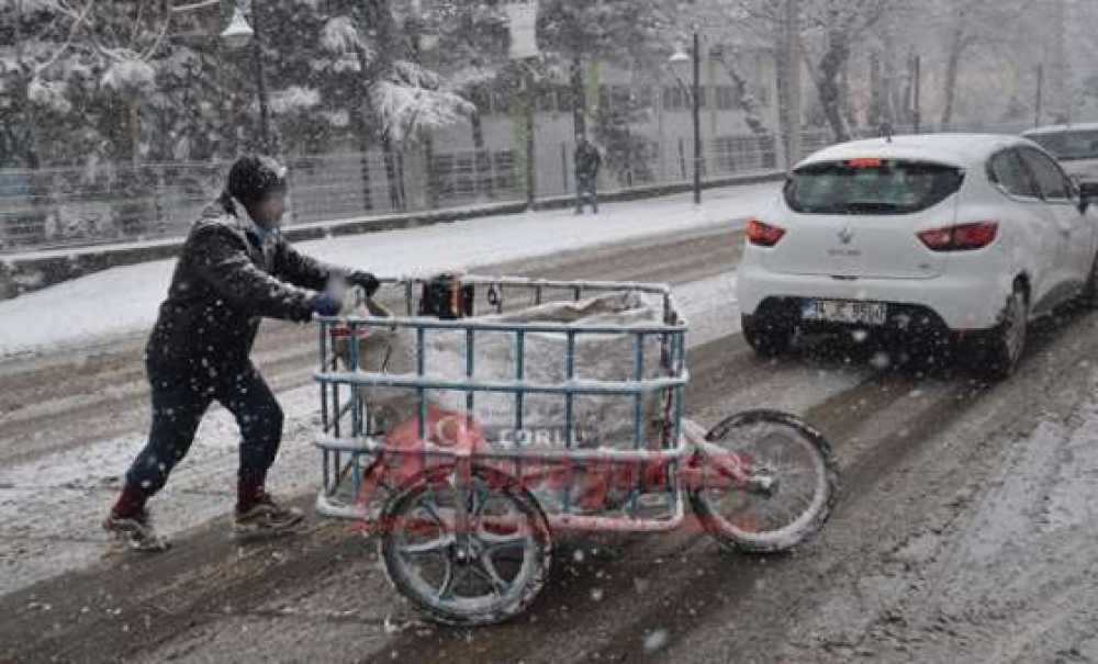 Çorlu Güne Karla Başladı