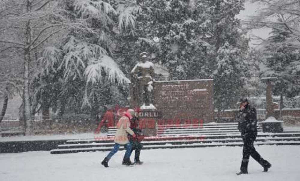 Çorlu Güne Karla Başladı